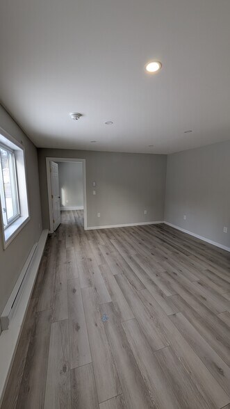 Building Photo - 3665 Essex Rd