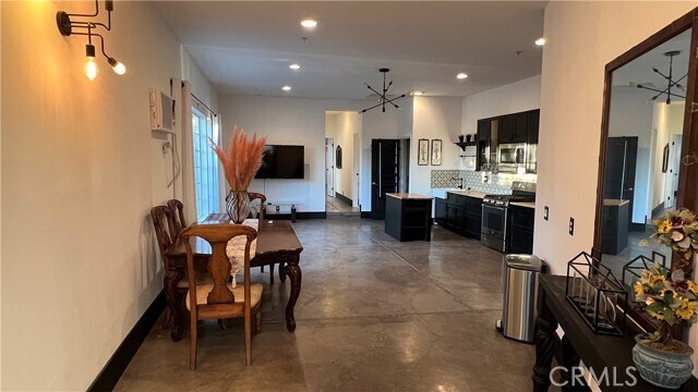 Building Photo - 17858 Sidwell St