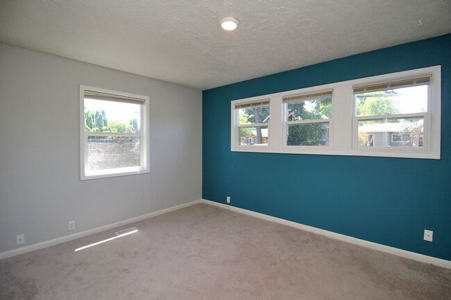 Building Photo - 6416 SE 80th Ave