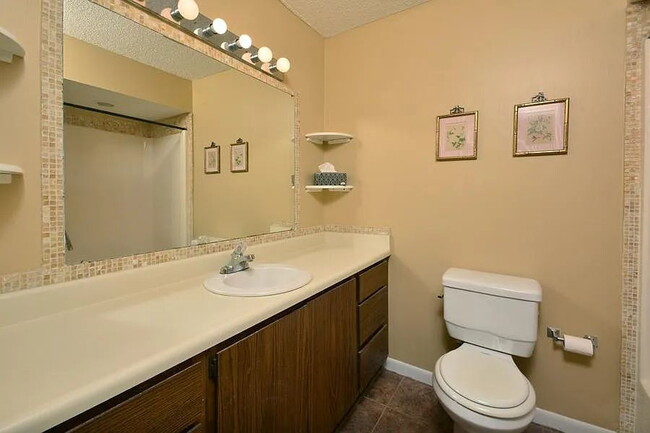 Building Photo - 124 Twisted Oak Pl
