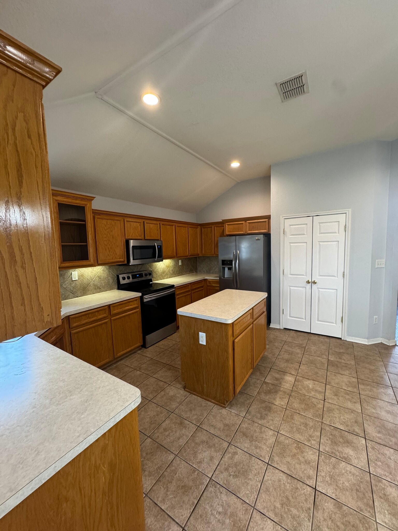 Kitchen - 4301 Capri Dr