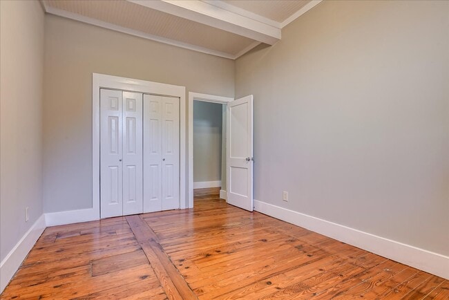 Building Photo - 828 Broad St