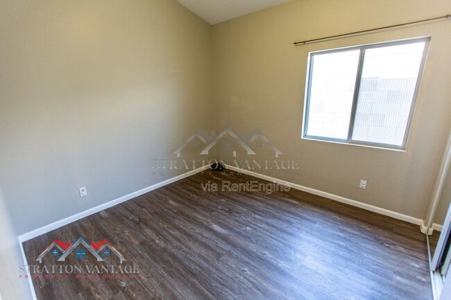 Building Photo - 1891 E Brentrup Dr