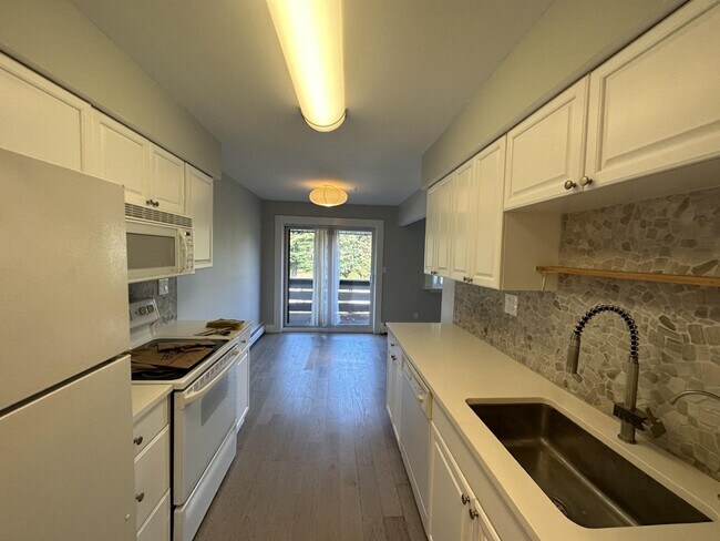 Building Photo - 80 Sierra Vista Ln