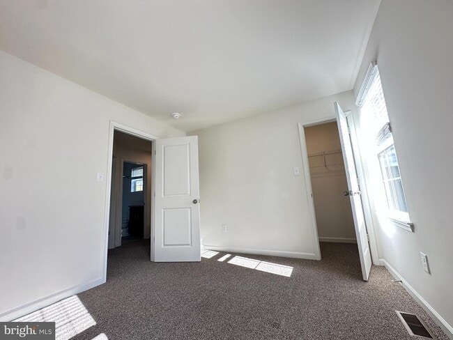 Building Photo - 377 Minck Ave