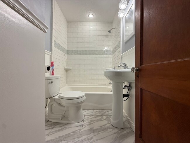 Building Photo - 58 Oxford St N