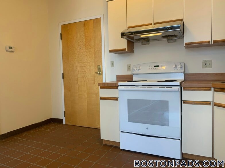 Building Photo - 81 Essex St