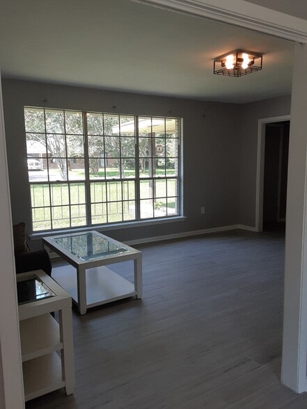 Living Room - 9469 Macedonia Ave