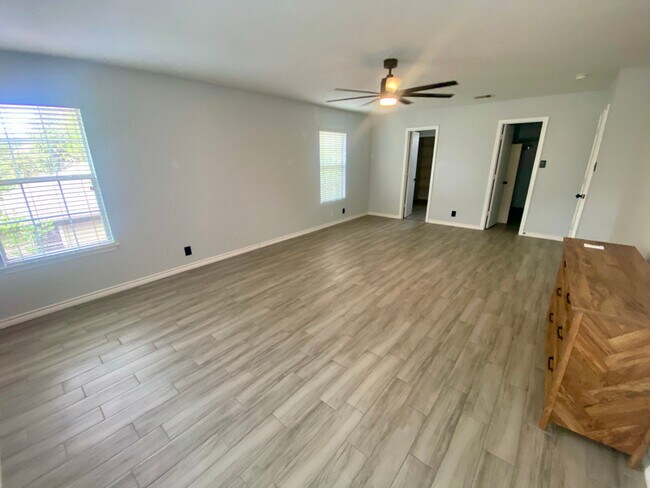 Building Photo - 14735 Bending Point