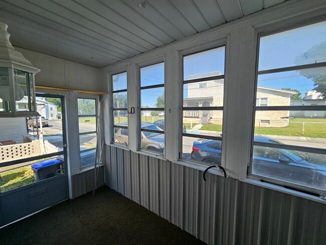 Building Photo - 526 Ridge St