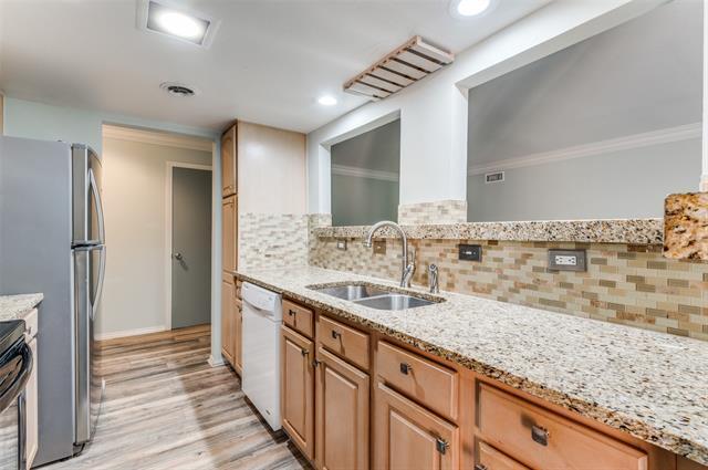 Building Photo - 570 E Ave J St