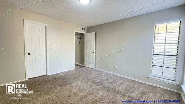Building Photo - 9601 Forest Ln