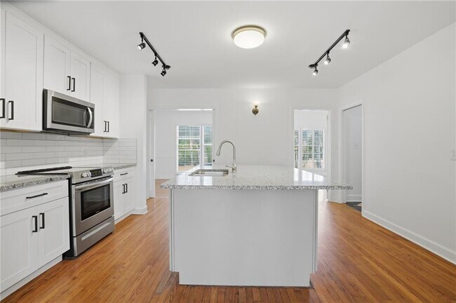 Building Photo - 1190 W Paces Ferry Rd NW