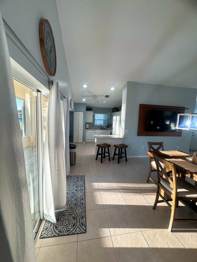 Building Photo - 532 SW Indian Key Dr