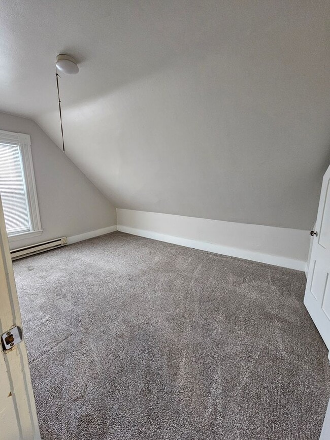 Building Photo - 260 Laurel St