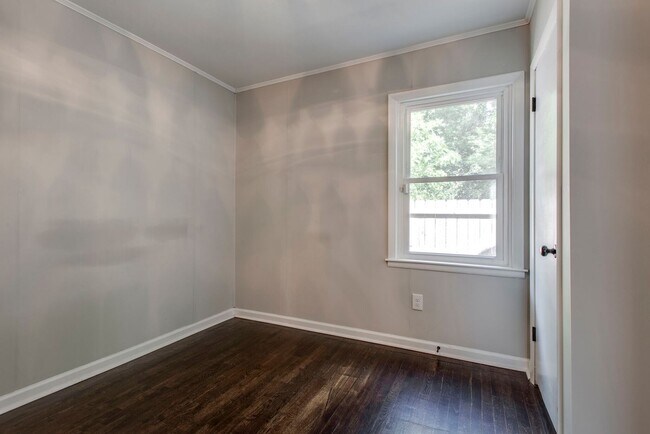 Building Photo - Cute and Cozy Home in Cleveland Park, Walk...