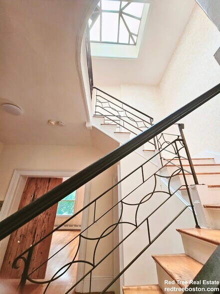 Building Photo - 1712 Beacon St