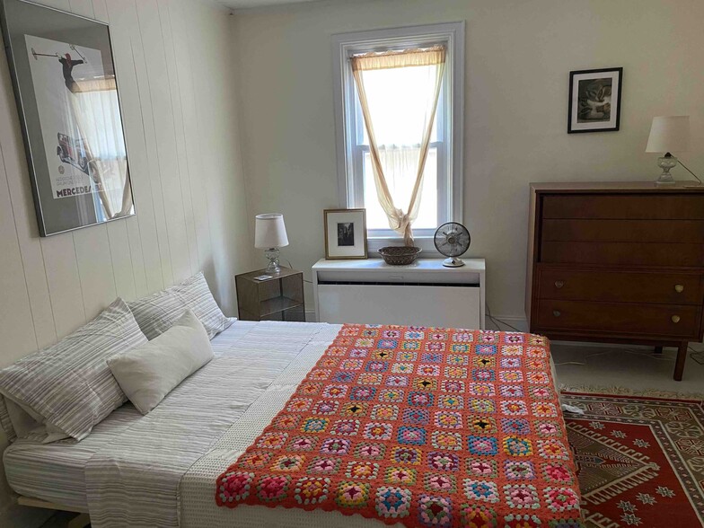 bedroom - 74 S Main St