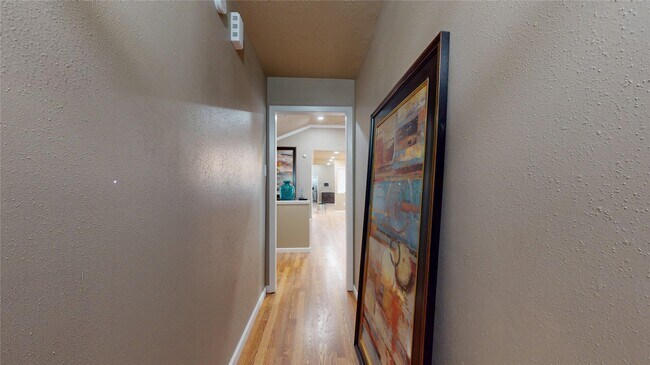 Building Photo - 1022 Manorglen Dr
