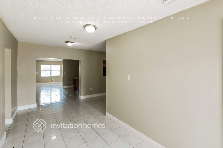 Building Photo - 1435 SW 137th Pl