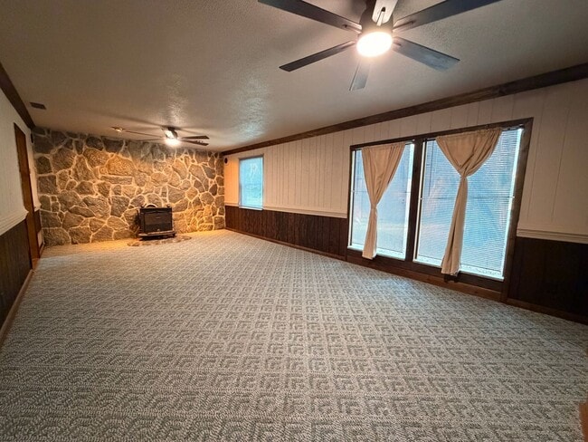 Building Photo - Spacious 3/3 on Nearly 2 Acres with Exceptional Storage and No HOA