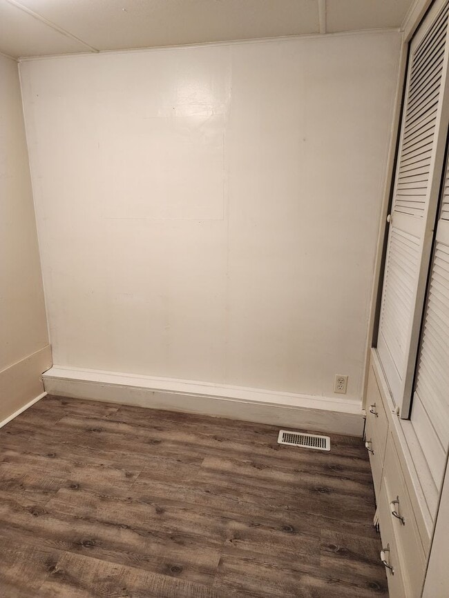 Building Photo - 3 bedroom home for lease