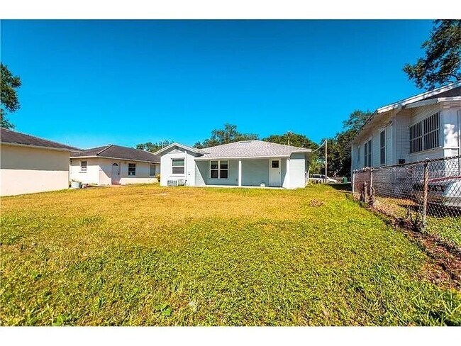 Building Photo - 104 W Osborne Ave