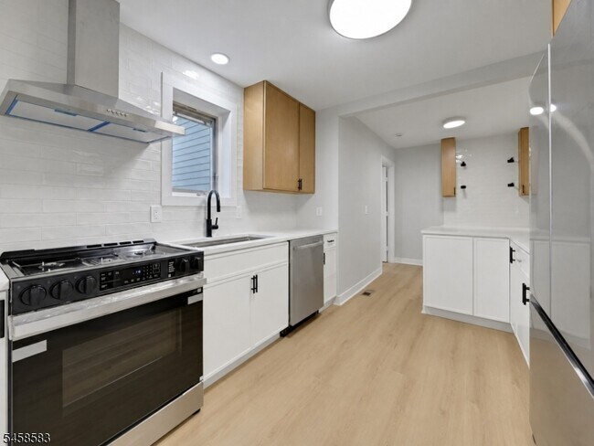 Building Photo - 405 Terhune Ave