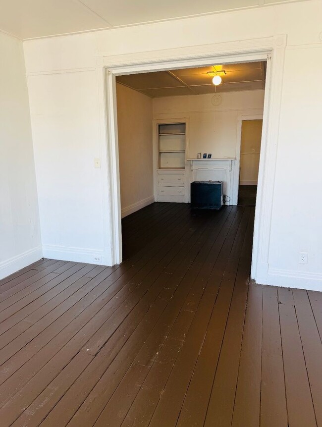 Building Photo - 362 9th St