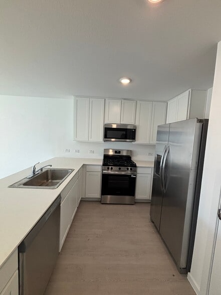 Building Photo - 15004 Rangeland Rd