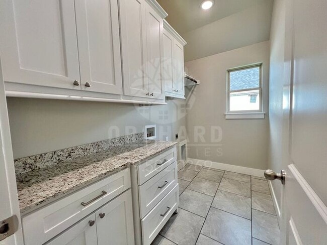 Building Photo - Siloam Springs- Single-Family Home- Popula...