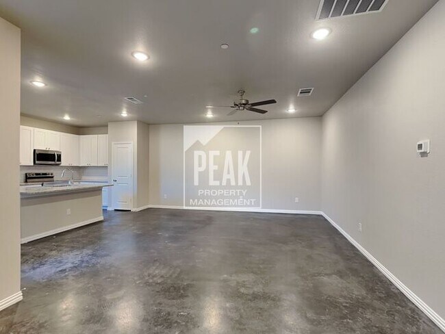 Building Photo - BRAND NEW Willow Crossing Townhomes for Re...