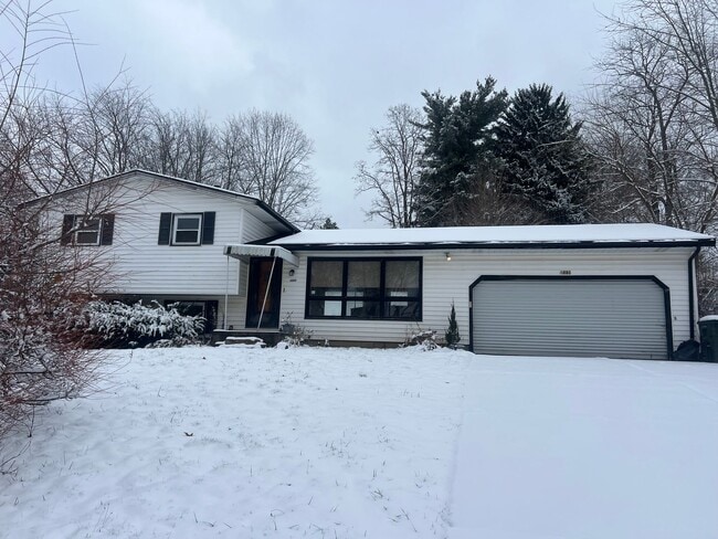 Primary Photo - Updated 3-Bed Ranch in Plain Local Schools! Fenced Yard & Jetted Tub