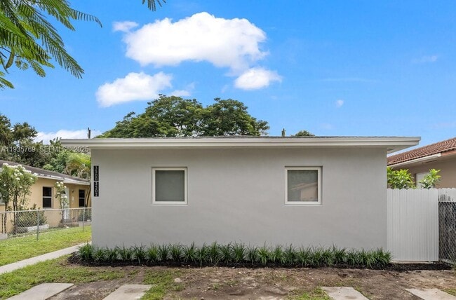 Building Photo - 3500 SW 25th St