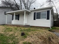 Building Photo - WALKING DISTANCE TO TOWN!!!