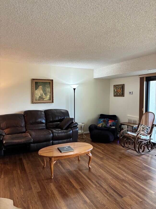 Building Photo - 3800 Powell Ln