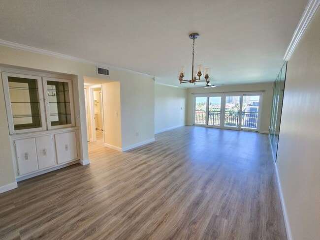 Building Photo - Penthouse in the Racquet Club annual rental!