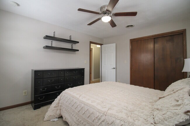 Building Photo - 213 Blueberry Dr