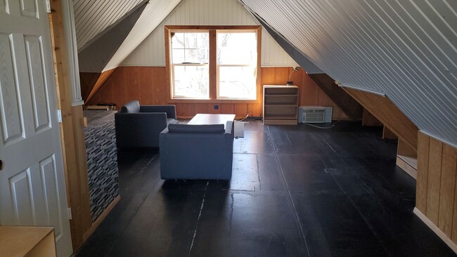 Building Photo - 3 bd, 1 ba house just north of downtown, w...