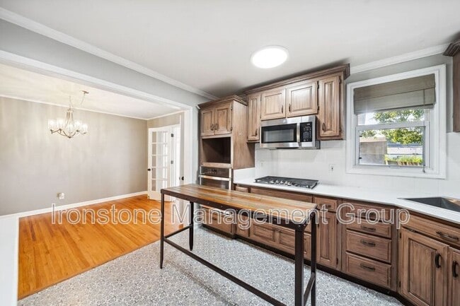 Building Photo - 1414 S Sandusky Ave