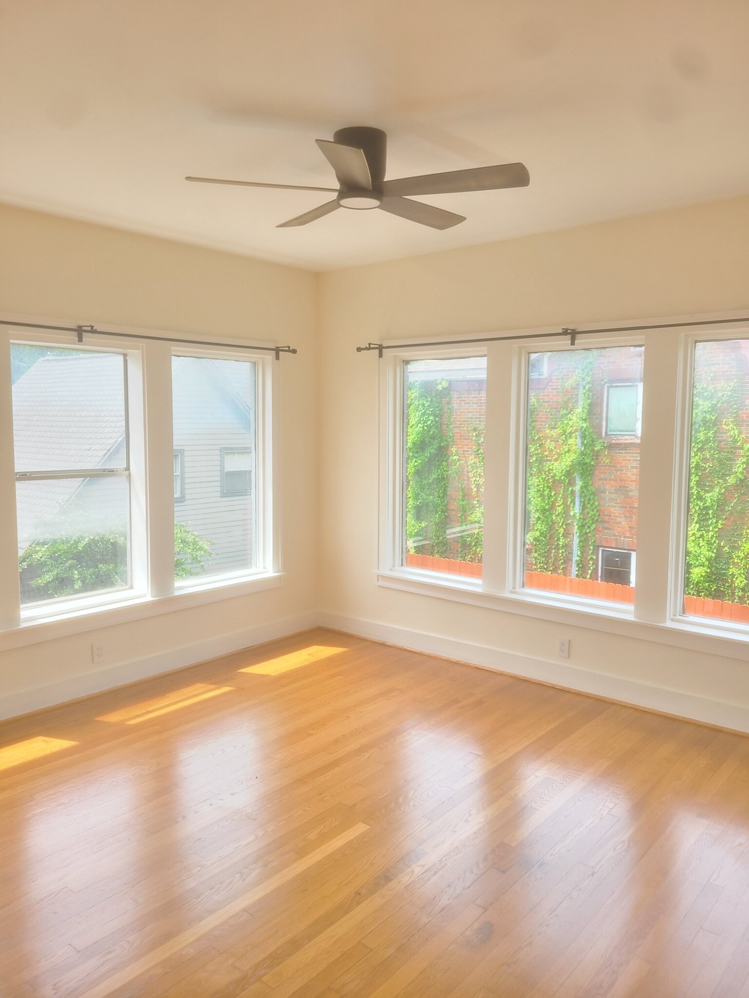 Bedroom 2 - 4703 Chenevert St