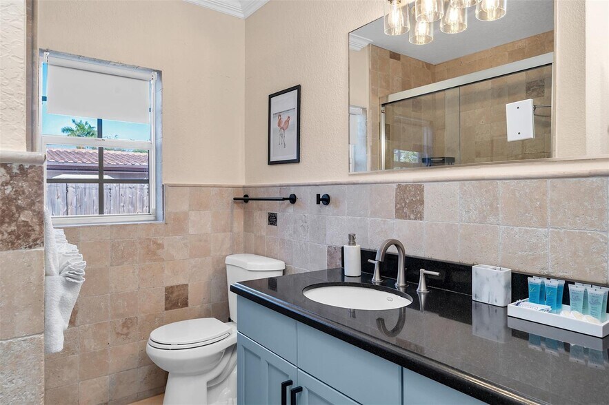 Building Photo - 3221 Seaward Dr