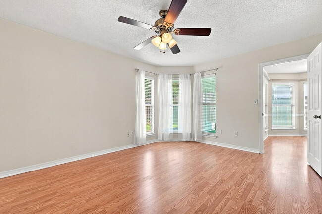 Building Photo - 148 Meadowbrook Ct
