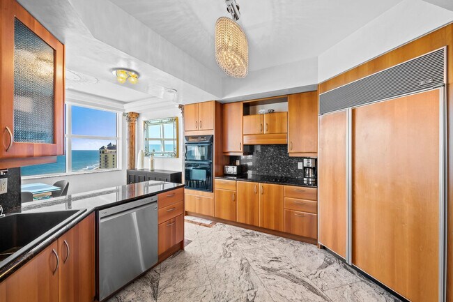 Building Photo - 2110 N Ocean Blvd