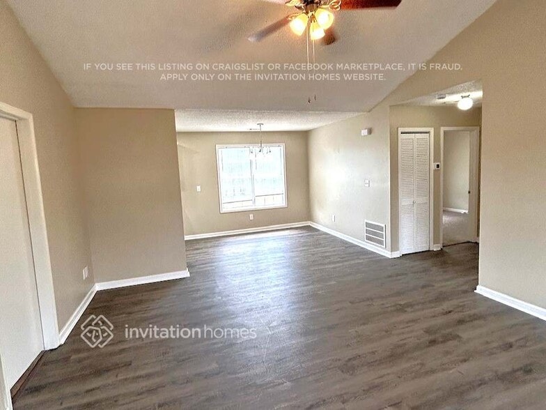 Building Photo - 443 Linda Ln