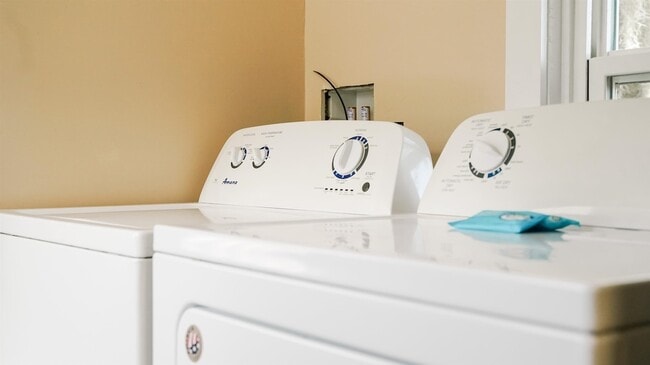 Building Photo - 14 Sanchez Ave