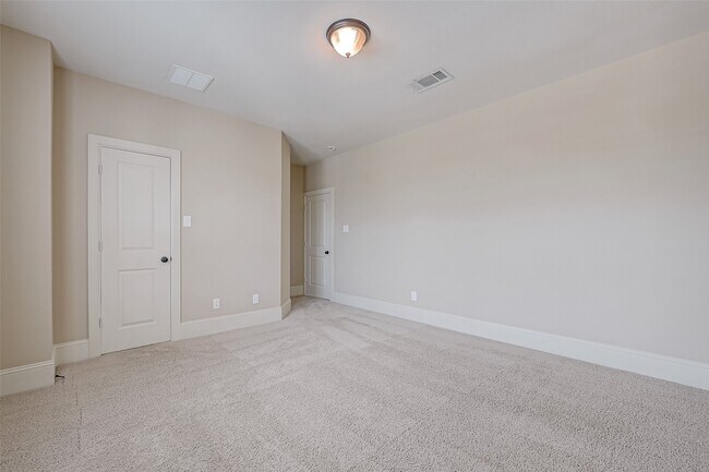 Building Photo - 10323 Hatcher Dr