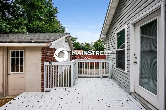 Building Photo - 3 Bedroom Pet-Friendly Home in Louisville,...