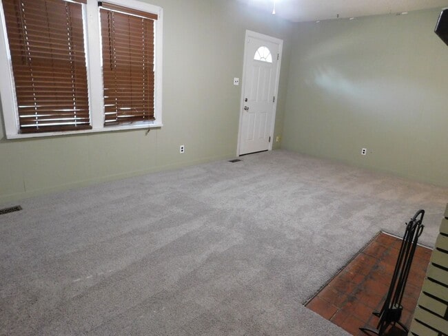 Building Photo - 2 Bedroom Home in El Dorado