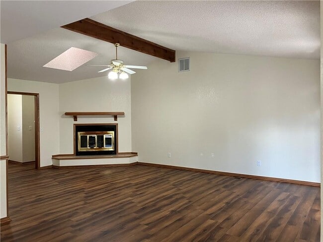 Building Photo - 21 Farnham Dr